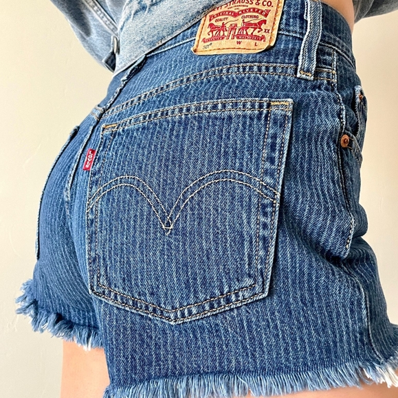 501 Levi's Shorts - Picture 2 of 3